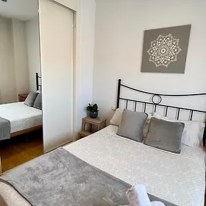 Apartment Deyanira Suite, Aeropuerto, Ifema, Madrid